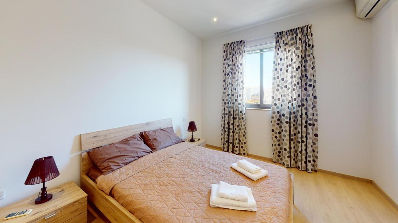 Spacious 2 Bedroom Apartment In Sliema Exterior photo